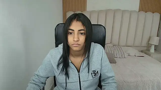 shaneelle online show from April 18, 2026, 3:09 am