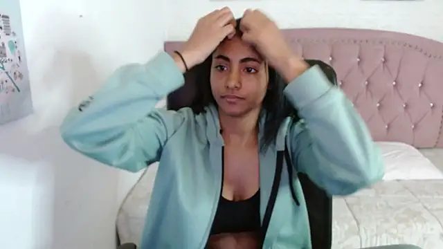 shaneelle online show from September 25, 2025, 3:12 am