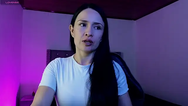 cristal hilton 10 online show from December 14, 2025, 5:46 am