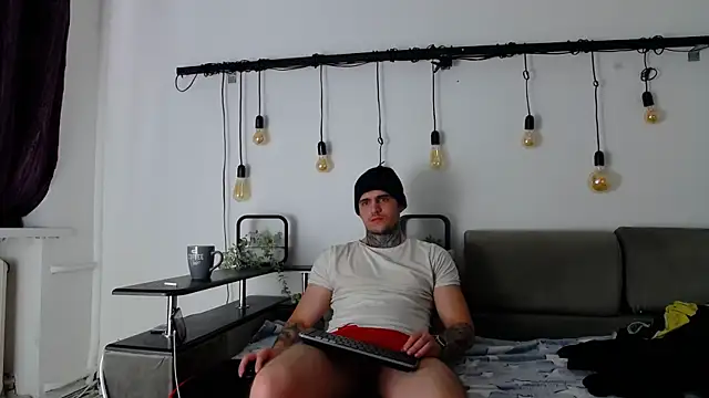 CarterCole online show from February 23, 2025, 1:42 pm