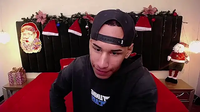 soft attraction online show from December 3, 2025, 7:46 pm