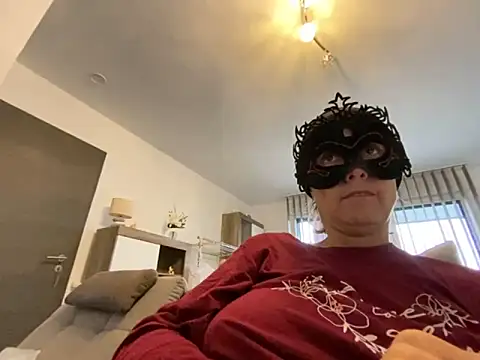 Marilou1983 online show from October 15, 2025, 8:22 am