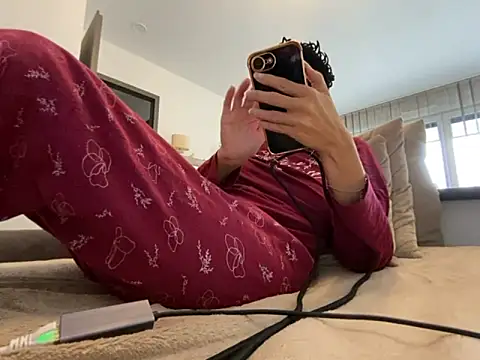 Marilou1983 online show from October 20, 2025, 11:44 am