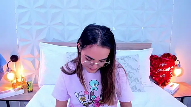 Stacey white  online show from September 21, 2025, 8:25 pm