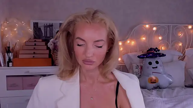 aestetick online show from October 19, 2025, 8:17 am