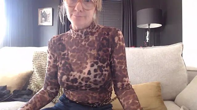 godinflower online show from March 4, 2025, 12:33 pm