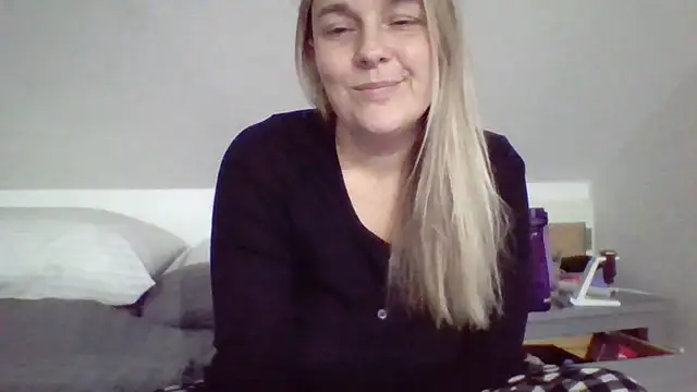 scrummymummy2 online show from January 18, 2026, 9:51 pm