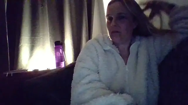 scrummymummy2 online show from April 3, 2026, 10:05 pm