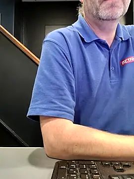 Snapshot of JulianJ50 chatting on December 5, 2025, 8:50 pm JulianJ50 online show from December 5, 2025, 8:50 pm