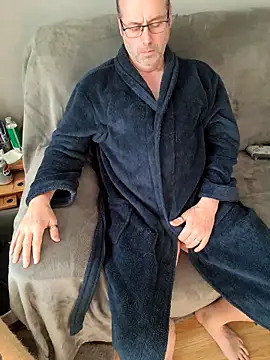 Snapshot of JulianJ50 chatting on December 4, 2025, 1:10 pm JulianJ50 online show from December 4, 2025, 1:10 pm