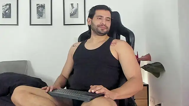 Snapshot of Dereck_vega chatting on June 4, 2026, 10:36 pm Dereck vega online show from June 4, 2026, 10:36 pm