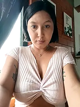 SamaraJay1 online show from October 6, 2025, 2:07 pm