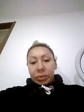 Snapshot of coral_smitth chatting on November 6, 2025, 3:05 pm coral smitth online show from November 6, 2025, 3:05 pm