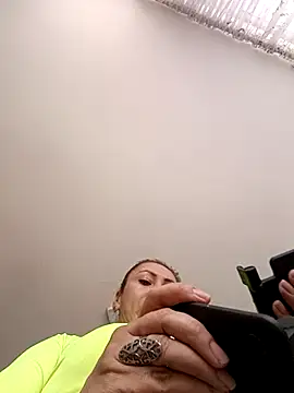 Snapshot of coral_smitth chatting on September 12, 2025, 6:51 pm coral smitth online show from September 12, 2025, 6:51 pm