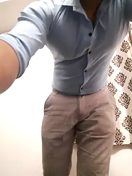 Snapshot of Guyinshortss chatting on February 20, 2026, 7:27 pm Guyinshortss online show from February 20, 2026, 7:27 pm