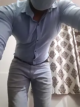 Snapshot of Guyinshortss chatting on February 28, 2026, 9:03 pm Guyinshortss online show from February 28, 2026, 9:03 pm