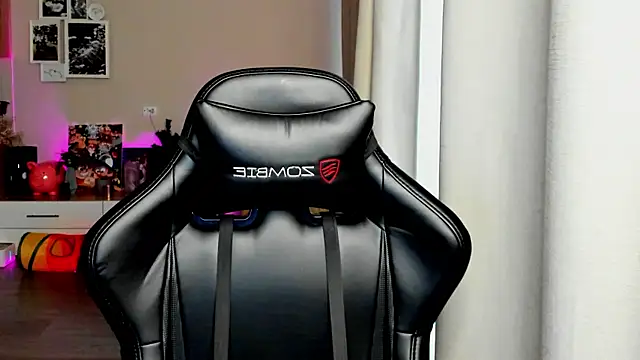 Sm0ly online show from October 4, 2025, 2:46 am