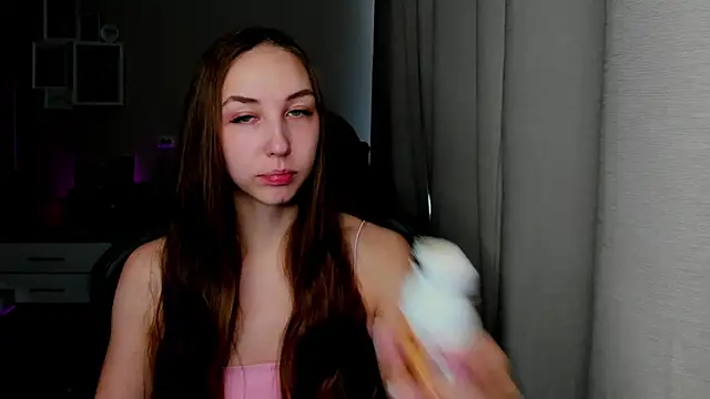 Sm0ly online show from June 21, 2026, 3:23 am