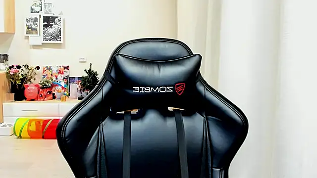 Sm0ly online show from October 27, 2025, 12:44 am