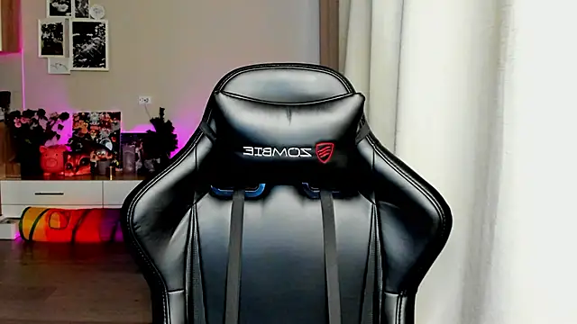 Sm0ly online show from October 23, 2025, 1:37 am