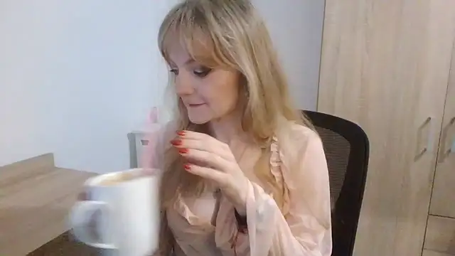 AlmaHoney online show from September 10, 2025, 8:19 pm