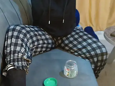 leslysexygirl online show from October 8, 2025, 5:57 pm