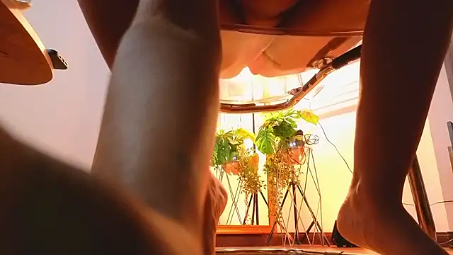 Snapshot of AlessiaLondon chatting on February 15, 2026, 8:02 am AlessiaLondon online show from February 15, 2026, 8:02 am