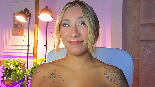 Snapshot of AlessiaLondon chatting on February 9, 2026, 10:13 am AlessiaLondon online show from February 9, 2026, 10:13 am