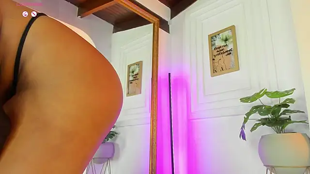 AlessiaLondon online show from March 18, 2025, 7:01 am