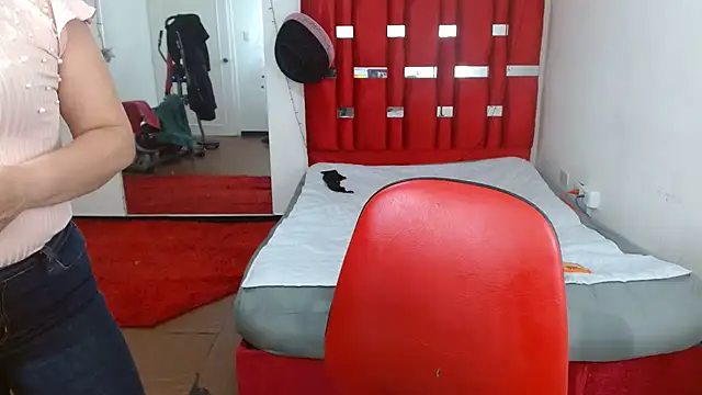 Snapshot of krystal_thomson chatting on November 21, 2025, 4:39 pm krystal thomson online show from November 21, 2025, 4:39 pm