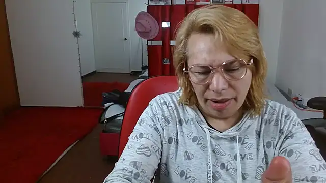 Snapshot of krystal_thomson chatting on September 24, 2025, 3:07 pm krystal thomson online show from September 24, 2025, 3:07 pm