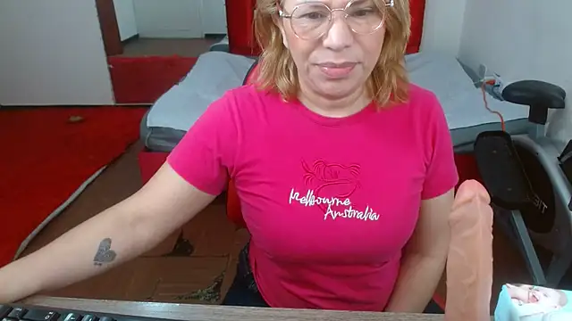 Snapshot of krystal_thomson chatting on October 2, 2025, 4:10 pm krystal thomson online show from October 2, 2025, 4:10 pm