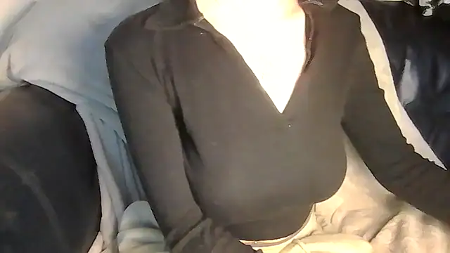 indie-rayne online show from April 14, 2026, 3:17 pm