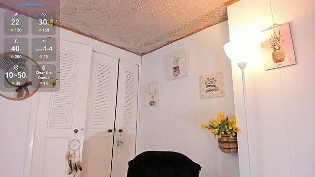 anaruiz  online show from February 18, 2025, 10:25 pm