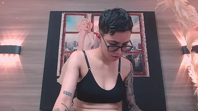 Cutie Shy  online show from December 16, 2025, 6:45 pm