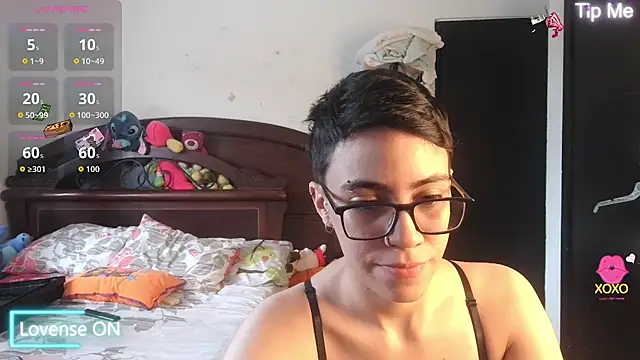 Cutie Shy  online show from September 26, 2025, 7:21 pm