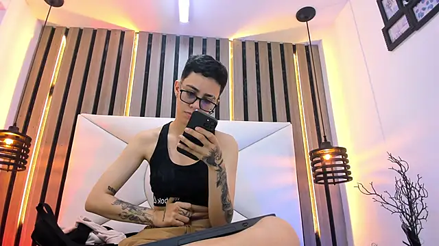 Cutie Shy  online show from November 3, 2025, 5:49 pm