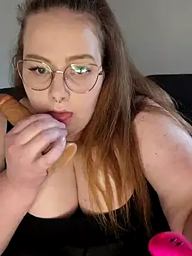 Snapshot of _Julie_x chatting on December 7, 2024, 12:40 pm Julie x online show from December 7, 2024, 12:40 pm