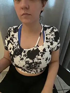 lolitalamasbonita01 online show from September 15, 2025, 8:09 pm