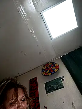 Kazsandraa online show from March 16, 2026, 5:44 am