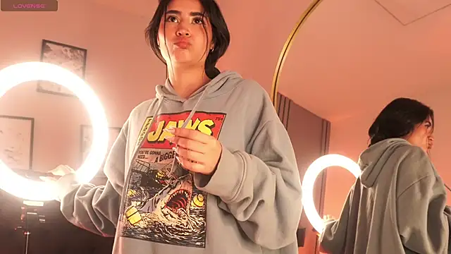 lara madisson online show from November 15, 2025, 6:28 am