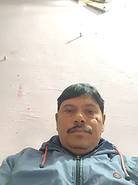 Snapshot of Srmotrs chatting on November 19, 2025, 2:55 am Srmotrs online show from November 19, 2025, 2:55 am