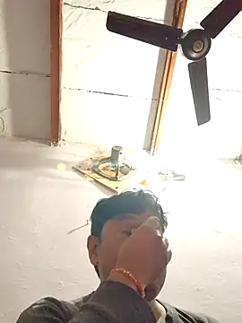 Snapshot of Srmotrs chatting on November 18, 2025, 1:32 am Srmotrs online show from November 18, 2025, 1:32 am