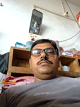 Snapshot of Srmotrs chatting on October 3, 2025, 5:31 am Srmotrs online show from October 3, 2025, 5:31 am