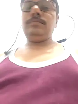 Snapshot of Srmotrs chatting on October 30, 2025, 6:49 pm Srmotrs online show from October 30, 2025, 6:49 pm