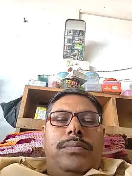 Snapshot of Srmotrs chatting on November 7, 2025, 6:18 am Srmotrs online show from November 7, 2025, 6:18 am