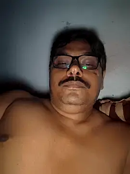 Snapshot of Srmotrs chatting on October 26, 2025, 6:19 pm Srmotrs online show from October 26, 2025, 6:19 pm