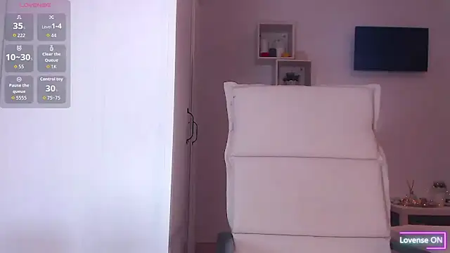 AdeleLovely online show from October 13, 2025, 5:09 am