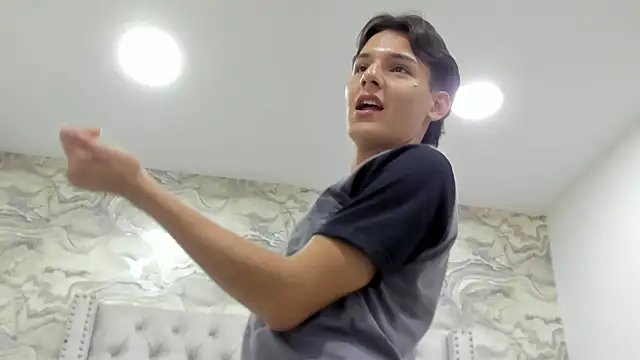 Kev jenner online show from September 25, 2025, 9:43 pm