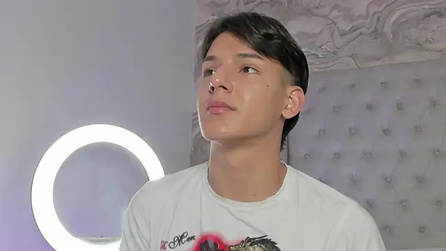 Kev jenner online show from September 13, 2025, 7:47 pm